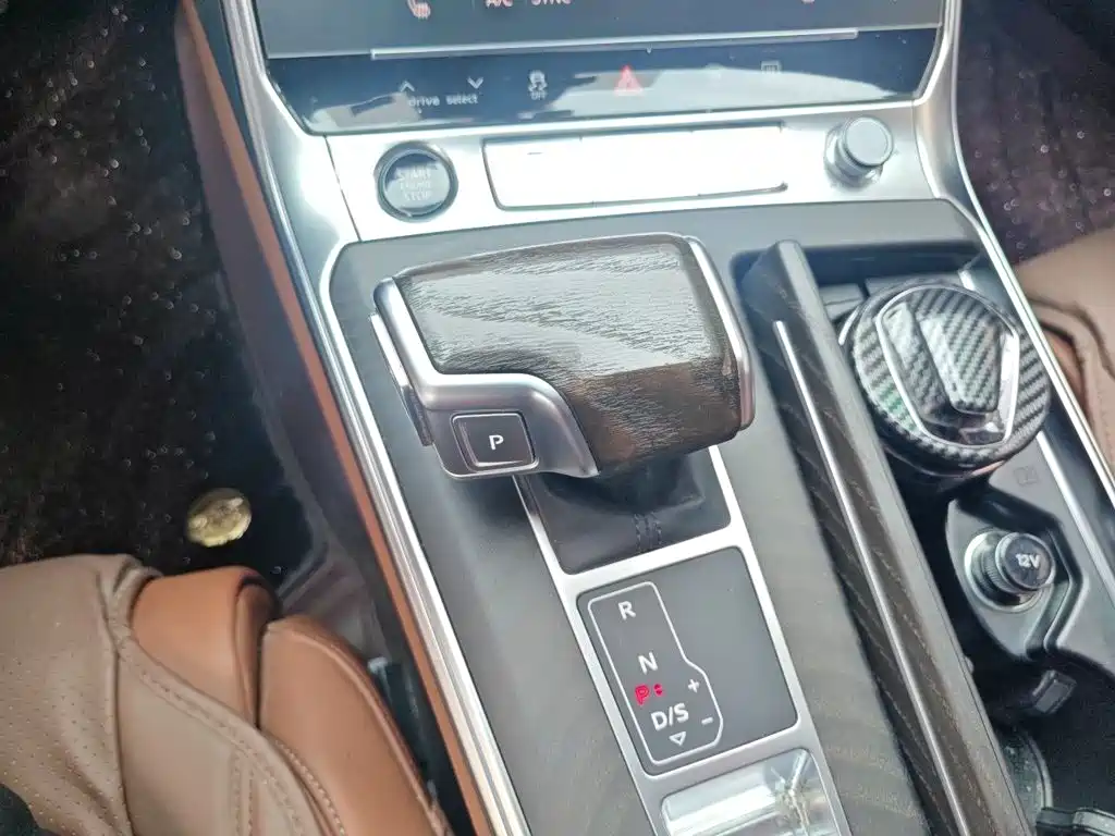 Фото 7 - Audi A6L