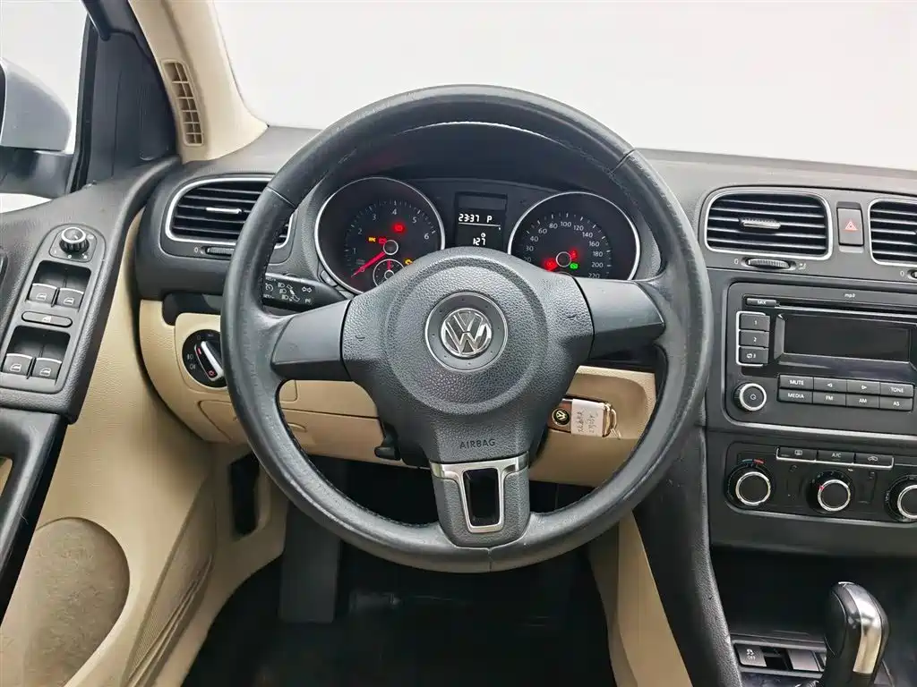 Volkswagen Golf 2012 1.6 Automatic Comfort Type фото 11