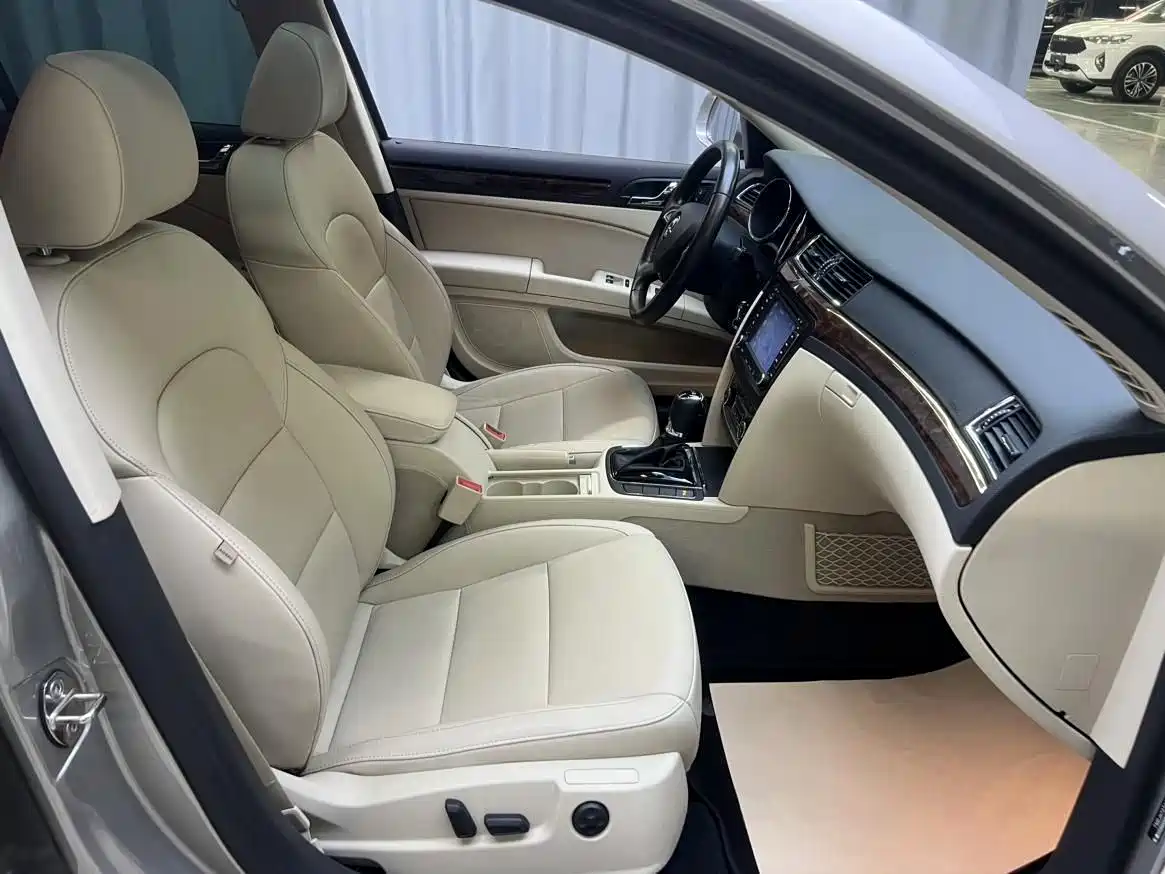Škoda Superb 2014 2.0TSI Premium Edition фото 17
