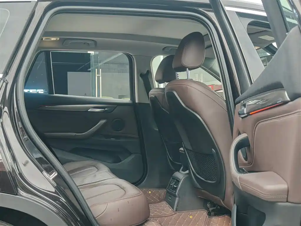 BMW X1 2019 xDrive20Li Premium Model фото 19