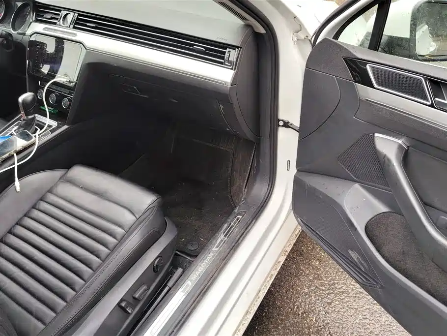 Volkswagen Magotan 2017 330TSI DSG Leading фото 8