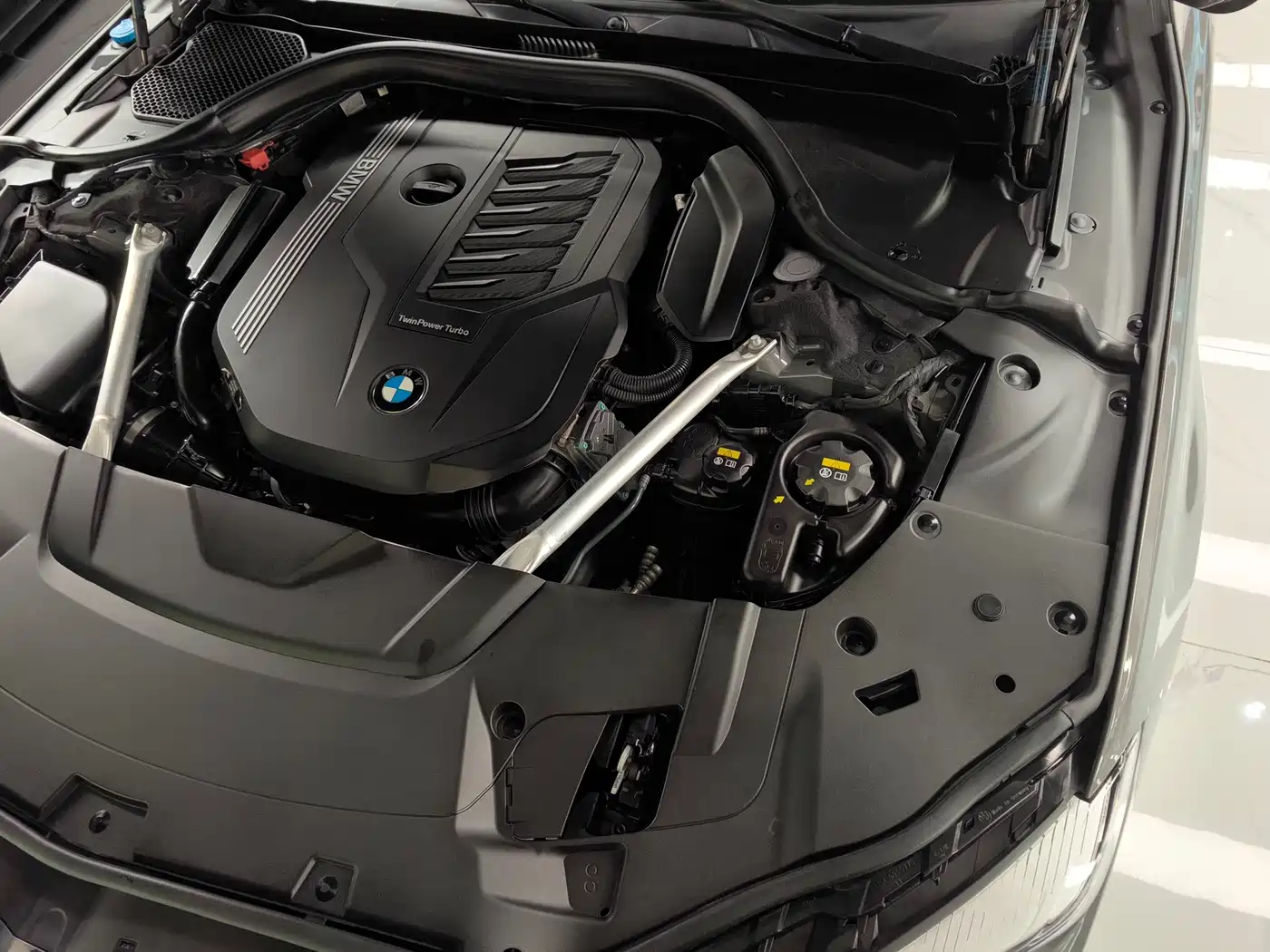 BMW 7 Series 2021 Model 740Li Leading M Sport Package фото 27