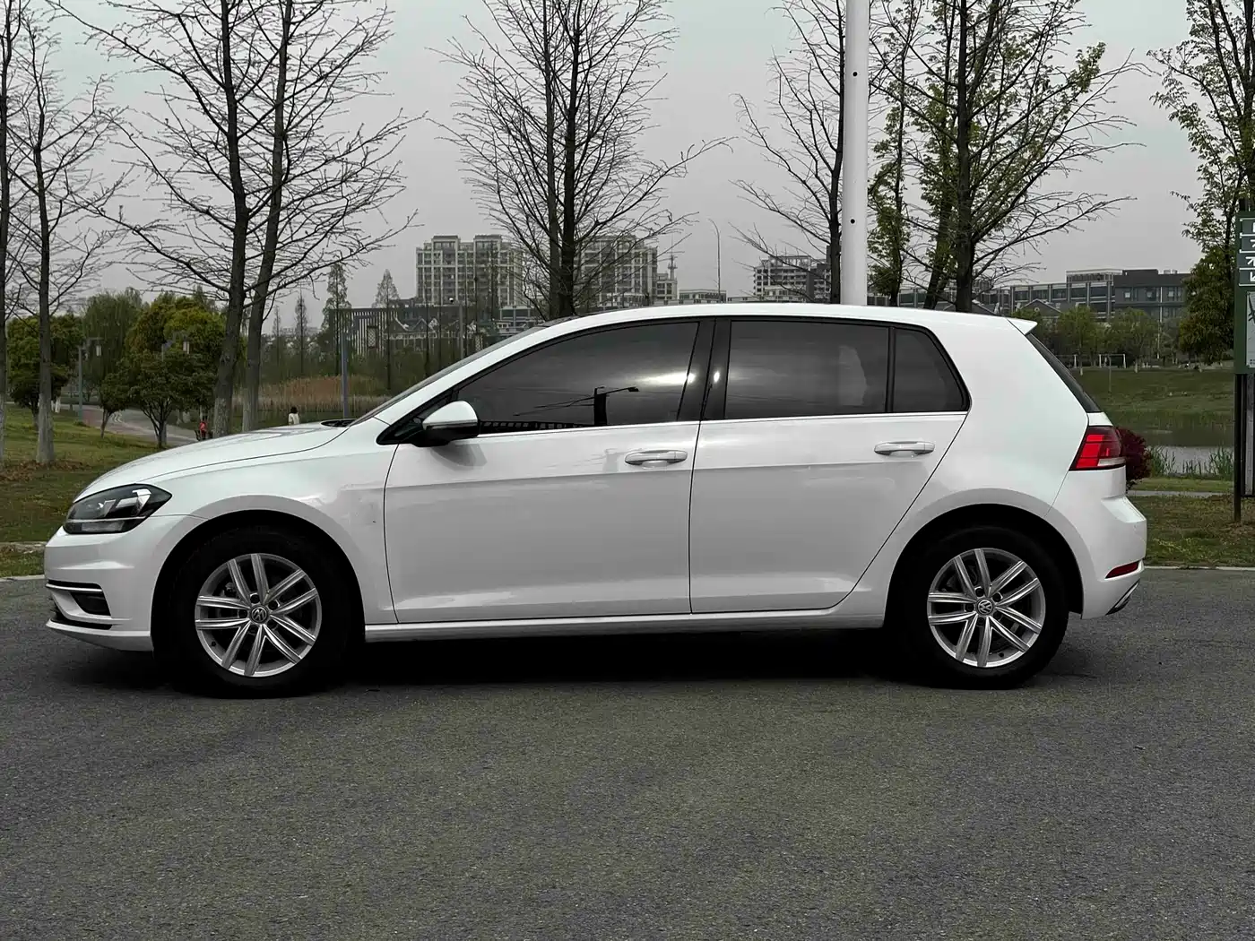 Volkswagen Golf 2018 1.6L Automatic Comfort фото 16