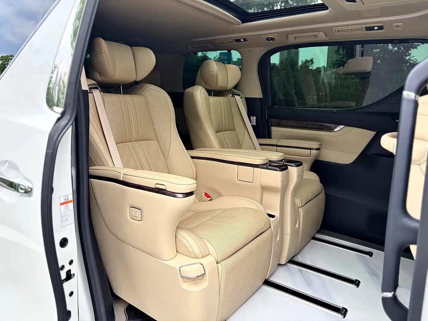Toyota Alphard 2021 Hybrid 2.5L Premium фото 20