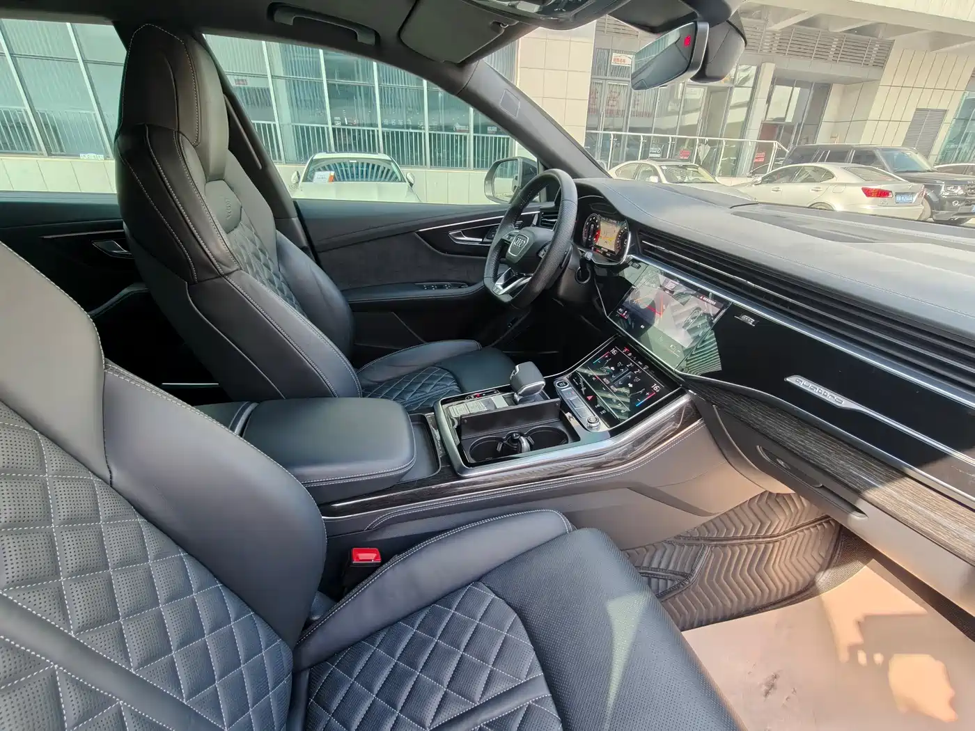 Audi Q8 2021 Model 55 TFSI Exclusive Dynamic фото 4