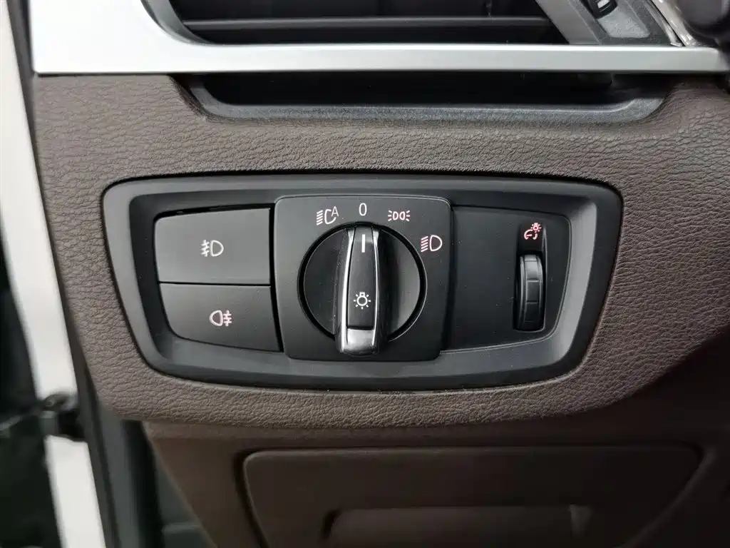 BMW X1 2019 sDrive18Li Premium Model фото 21