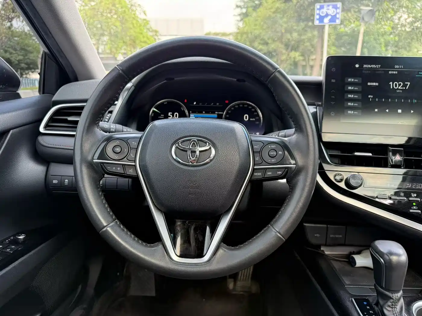 Toyota Camry 2021 Hybrid 2.5HG Luxury Edition фото 8