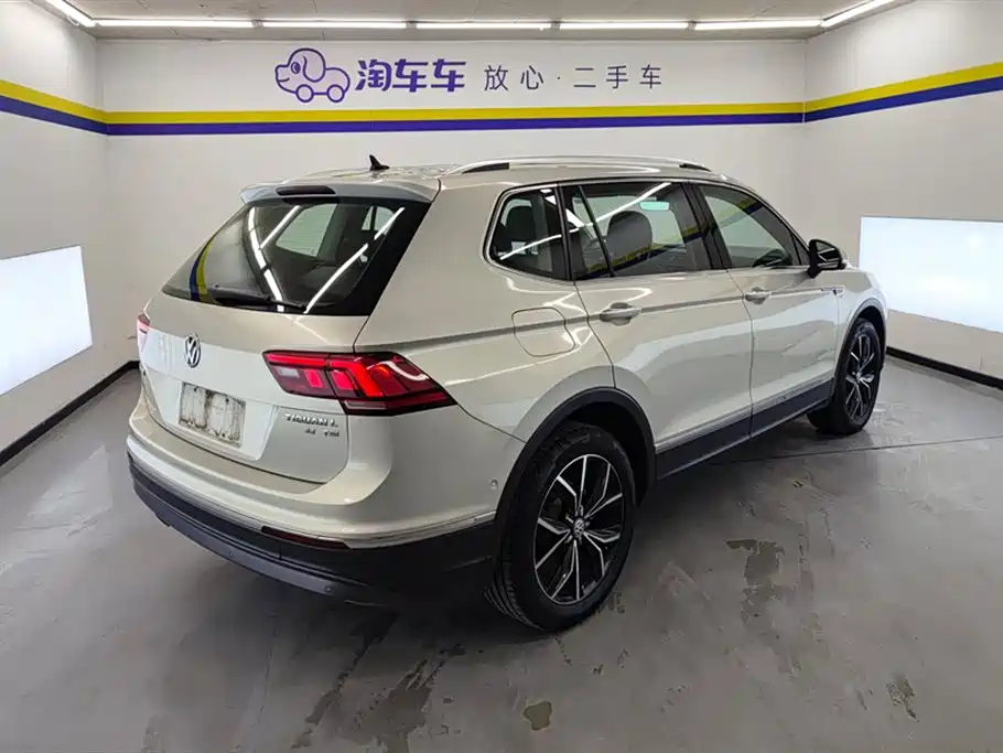 Volkswagen Tiguan L 2019 330TSI Automatic 2WD Smart Luxury Edition China VI фото 3