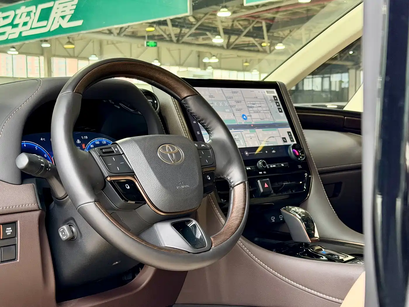 Toyota Alphard 2025 Hybrid 2.5L Prestige Gold Edition фото 7