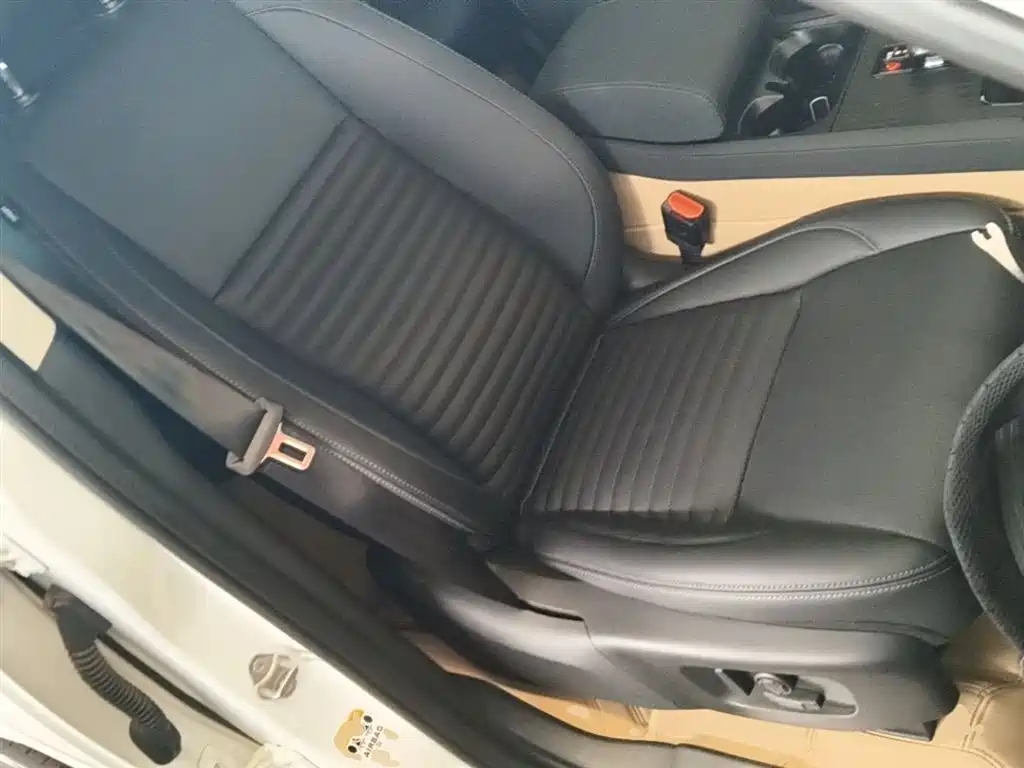 Land Rover Discovery Sport 2025 249PS Performance Tech Edition фото 25