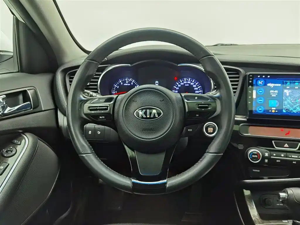 Kia K5 2015 2.0L Automatic LUX фото 11