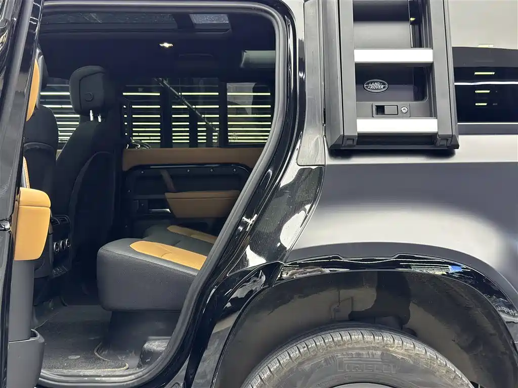 Land Rover Defender 2024 110 3.0T P400 X фото 9