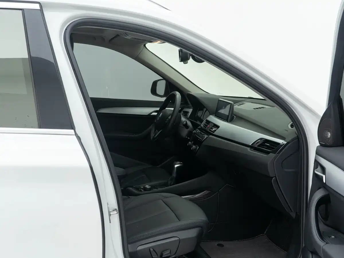 BMW X1 2019 sDrive20Li Leading Model фото 10