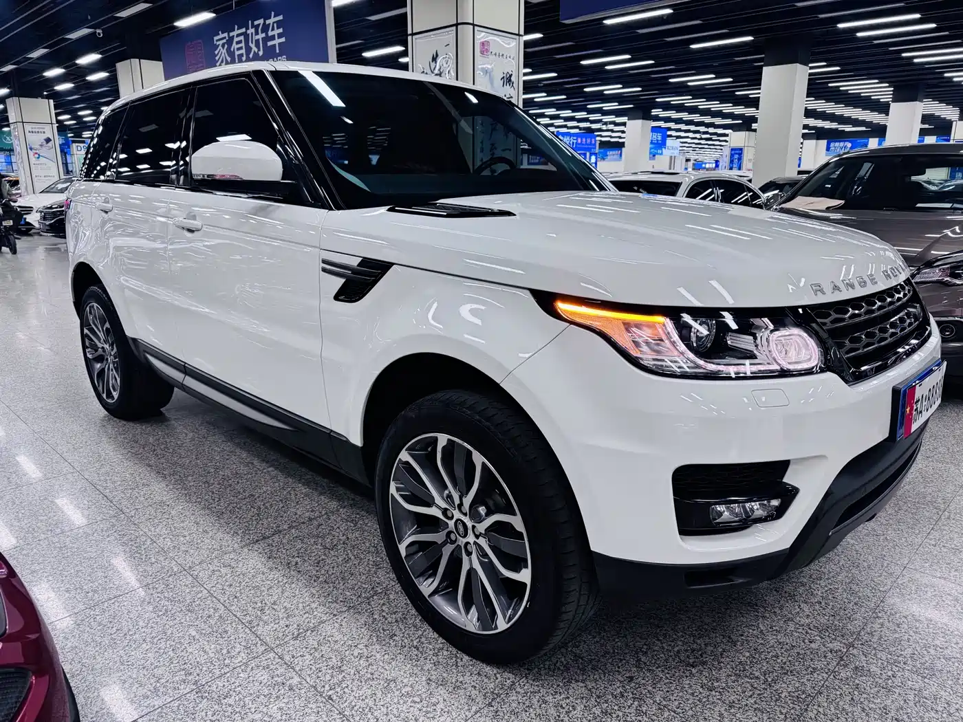Land Rover Range Rover Sport 2017 3.0 SC V6 SE фото 3