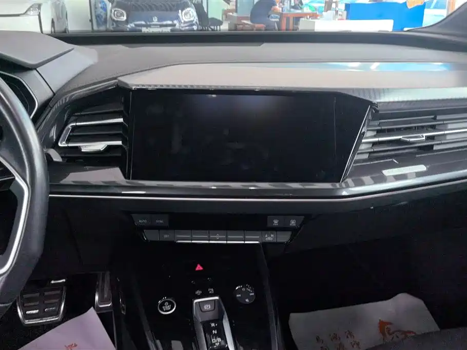 Audi Q4 e-tron 2023 50 e-tron quattro Creation Edition фото 13