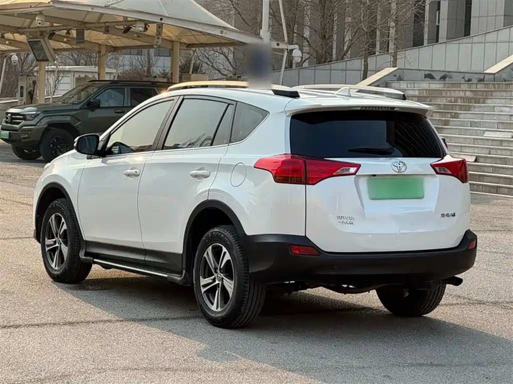 Toyota RAV4 Rongfang 2015 2.0L CVT 2WD Trend Edition фото 9