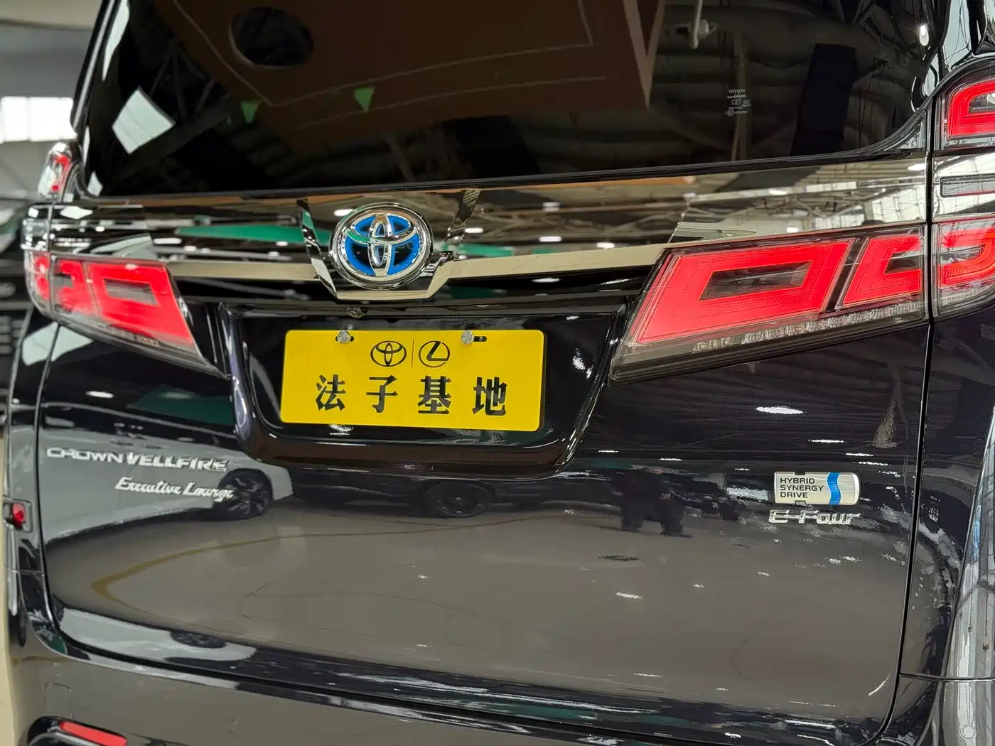 Toyota Vellfire 2021 Crown Hybrid 2.5L HV Supreme Edition фото 24