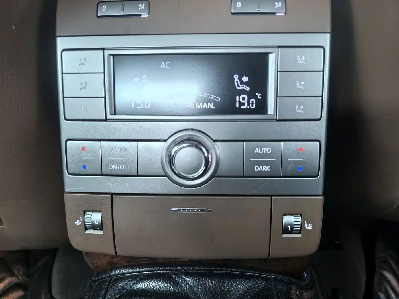 Volkswagen Phaeton 2011 2011 3.6L V6 5-Seater Extended Comfort