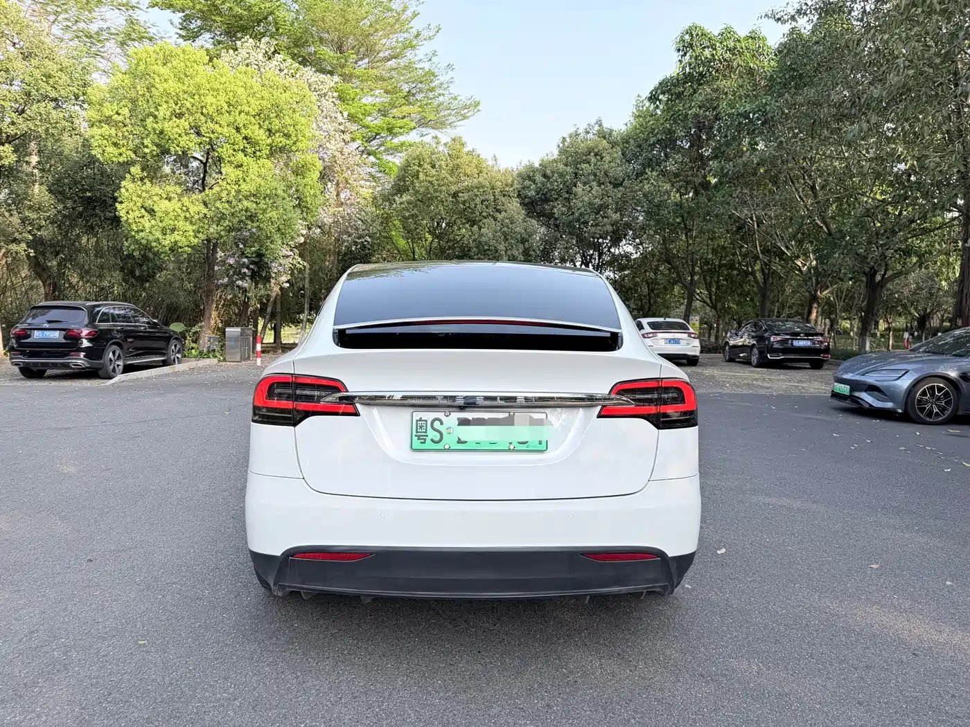 TESLA MODEL X