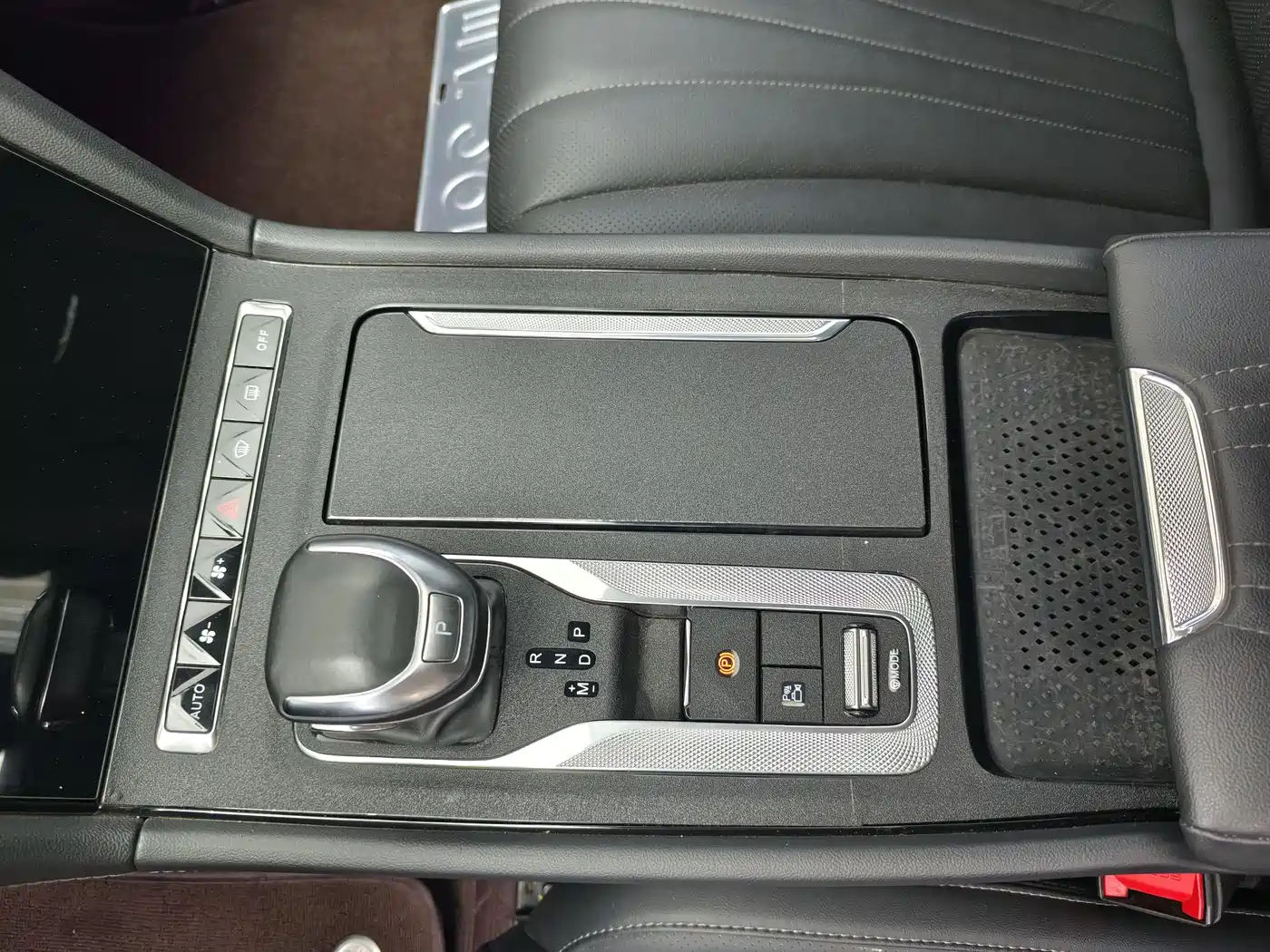 Hongqi H5 2024 2.0T Automatic Smart Connect Flag Smooth Edition фото 11