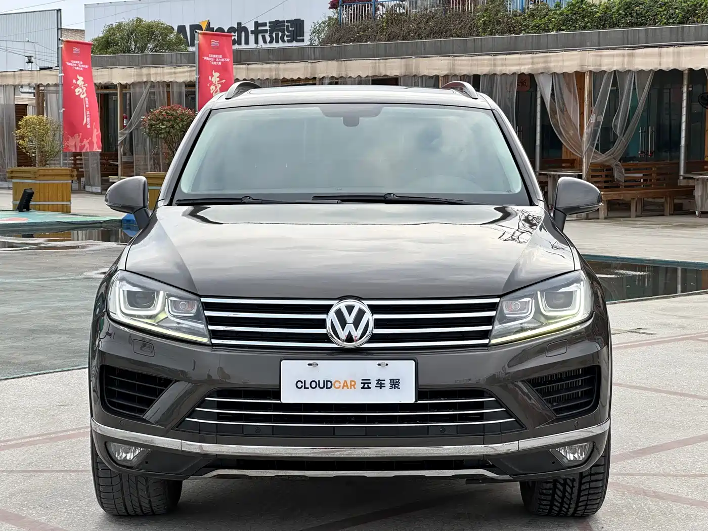 VOLKSWAGEN TOUAREG