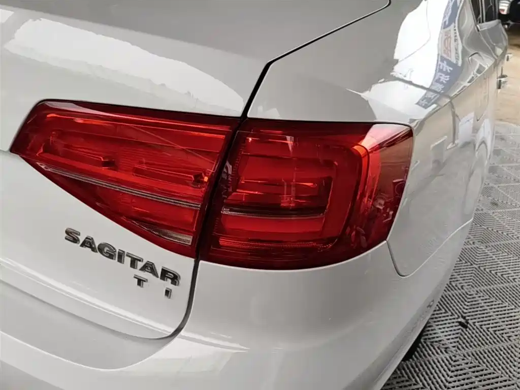 Volkswagen Sagitar 2017 180TSI Automatic Leading фото 8