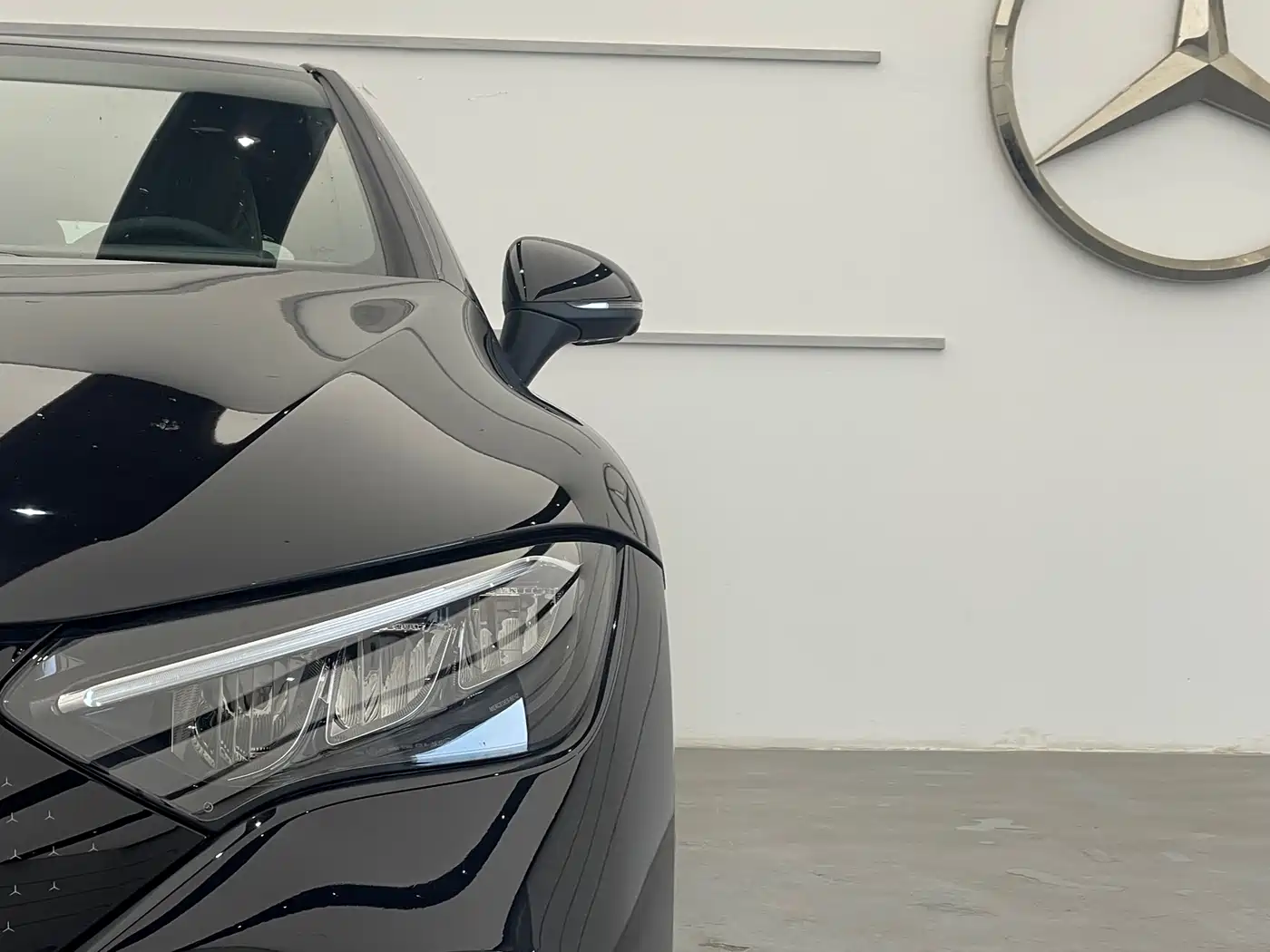 Mercedes-Benz EQE 2025 Model 500 4MATIC Luxury Edition фото 3