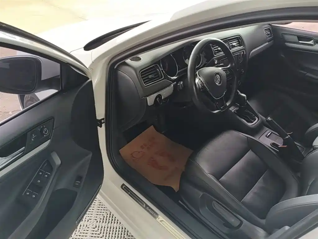 Volkswagen Sagitar 2017 180TSI Automatic Leading фото 16