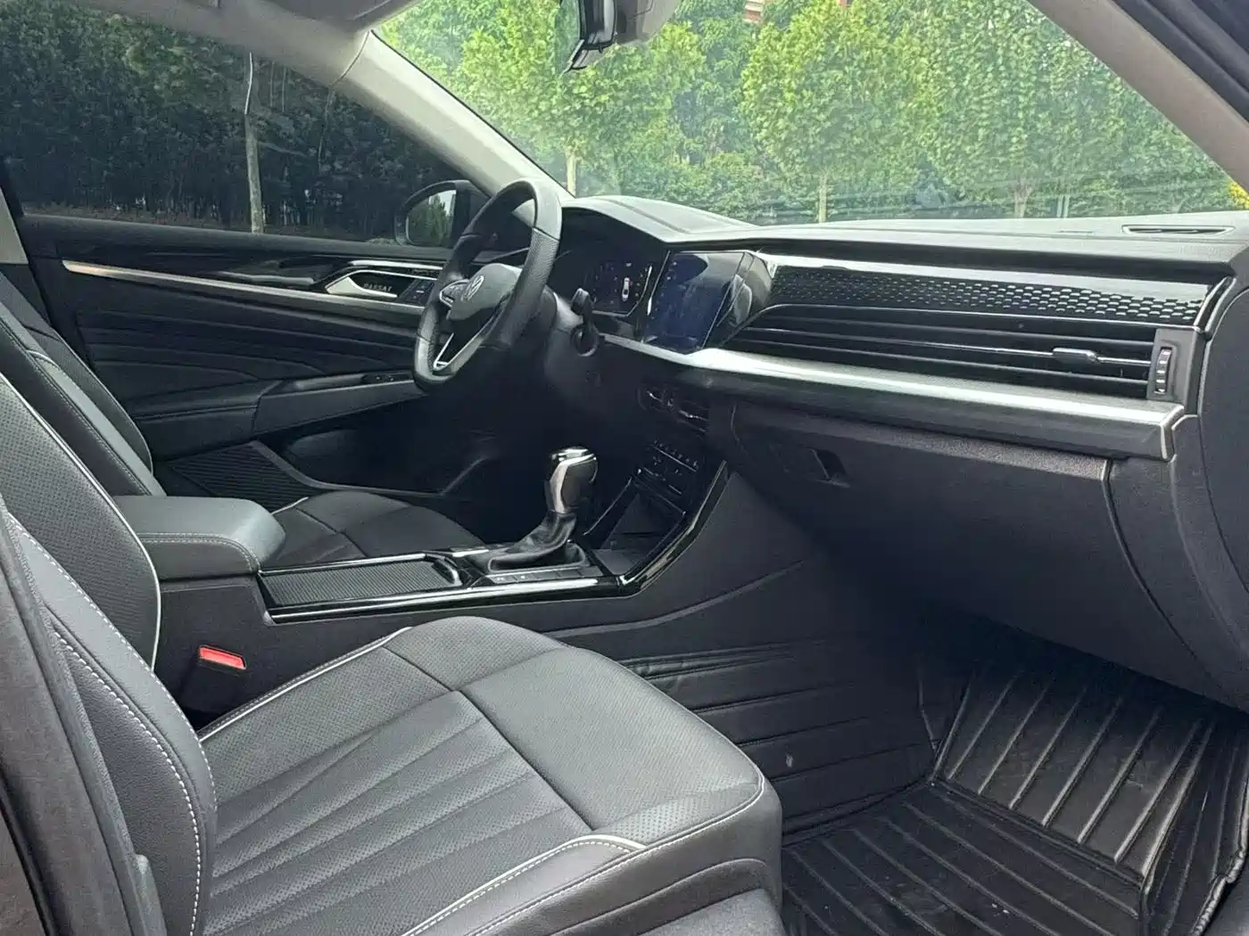 Volkswagen Passat 2024 380TSI Starlight Luxury Edition фото 8
