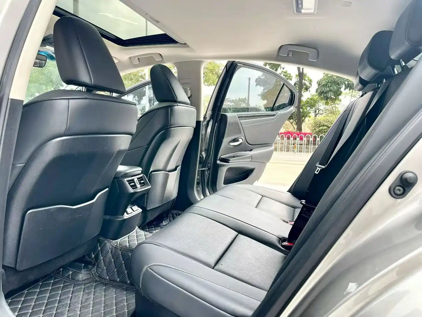 Lexus ES 2018 300h Excellence Edition China VI фото 6
