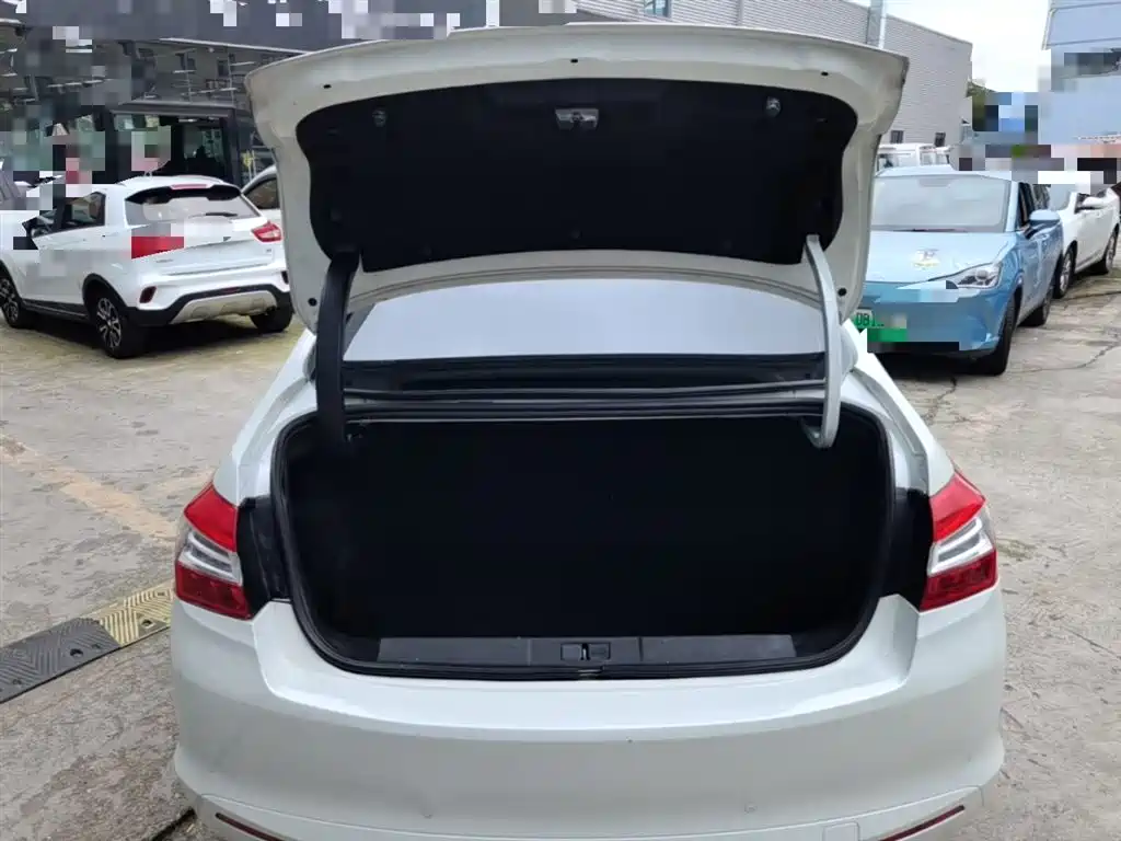 Peugeot 408 2015 Model 1.2T Automatic Luxury Edition фото 19