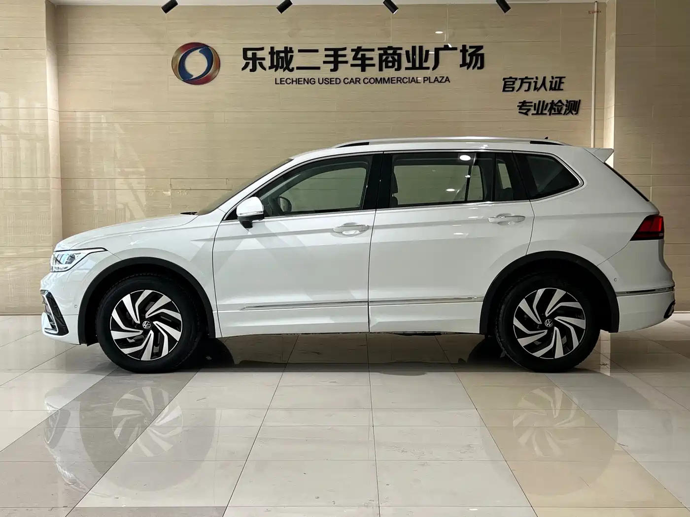 Volkswagen Tiguan L 2024 330TSI Automatic 2WD R-Line Premium Enjoyment Edition фото 4