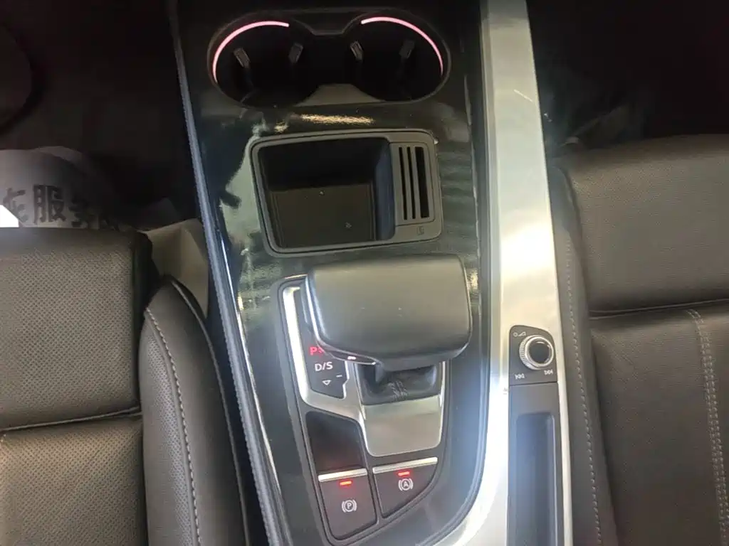 Фото 14 - Audi A4L