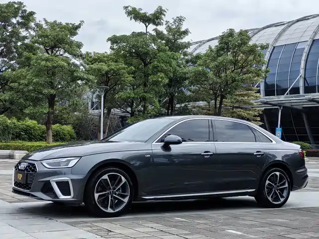 Audi A4L 40 TFSI, Стиль Драйв