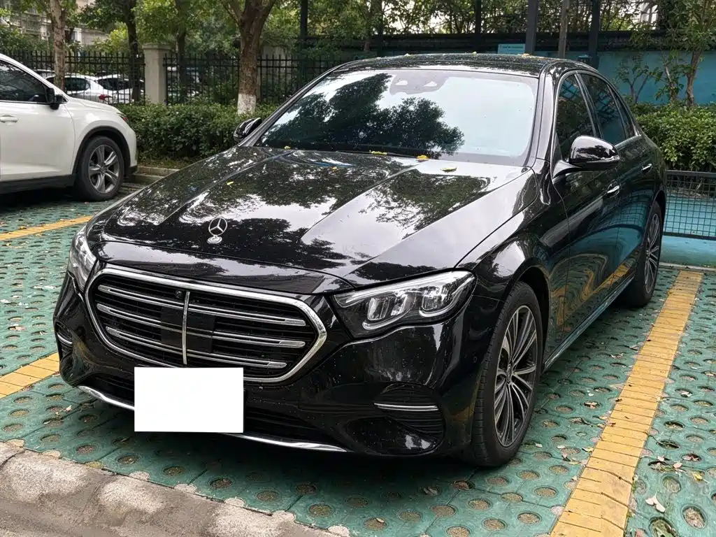Фото 1 - Mercedes-Benz E-Class