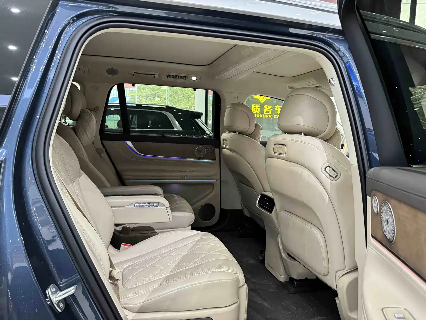AITO Wenjie AITO M9 2024 Extended Range Ultra 42kWh 6-Seater фото 14