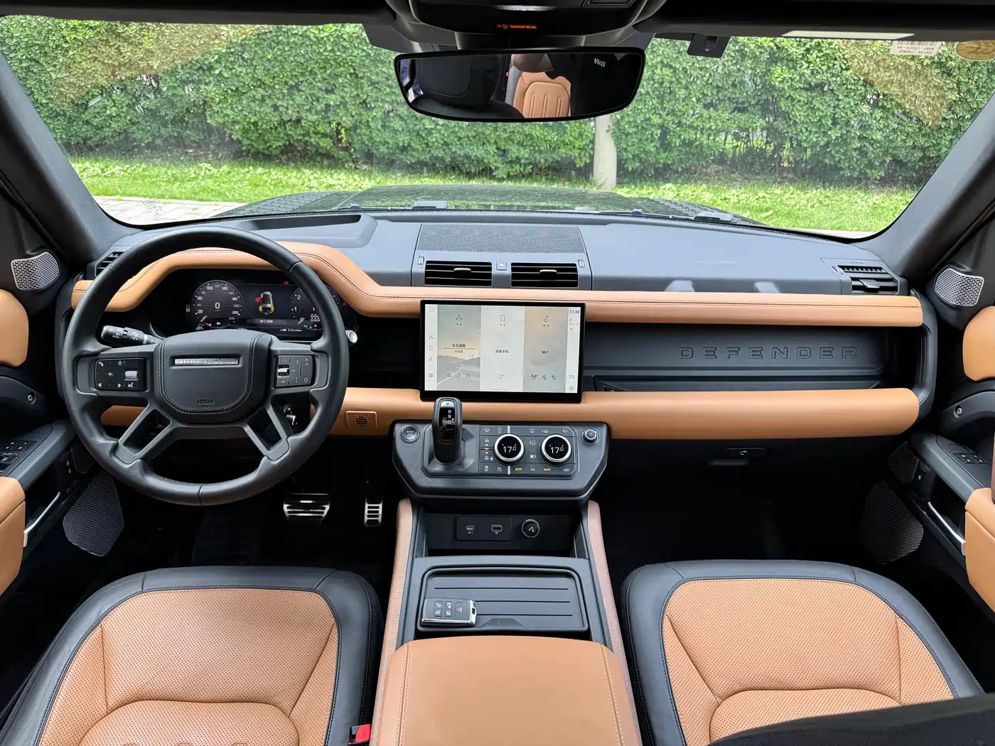 Land Rover Defender 2023 130 3.0T P400 X фото 16