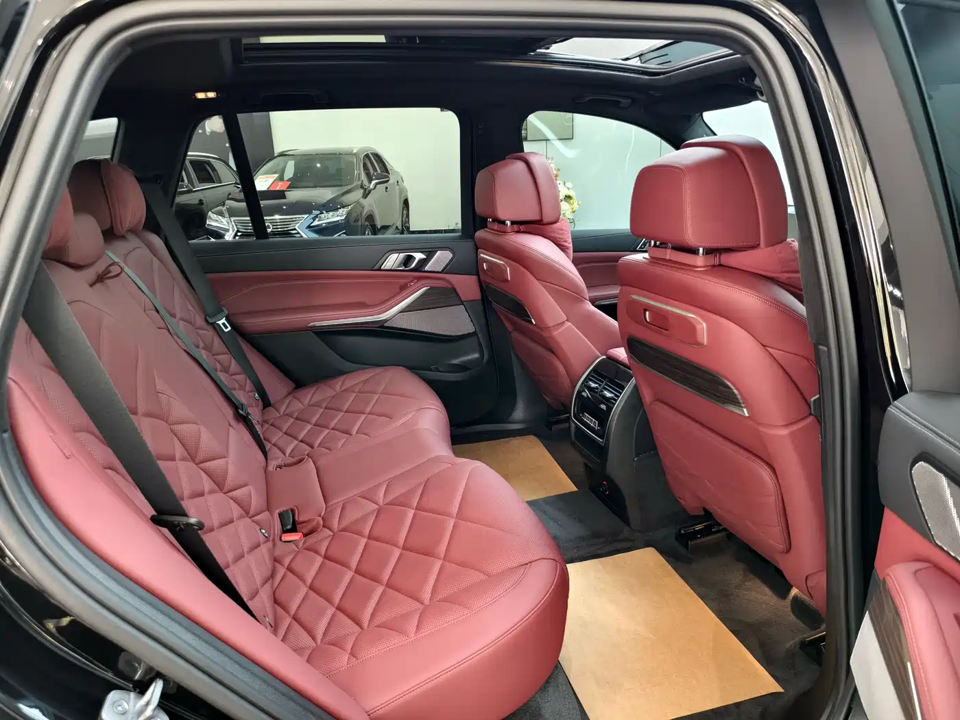 BMW X5 2025 Model xDrive 40Li M Sport Blackout Package фото 5