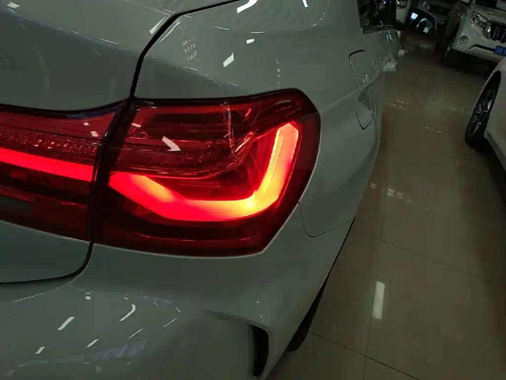 BMW 1-SERIES