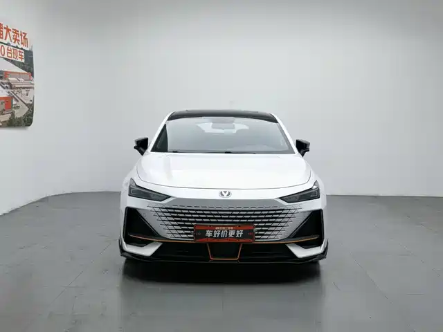 Changan UNI-V iDD 2023 ZhiDian iDD 1.5T 113km Smart Fun Edition — фото 3