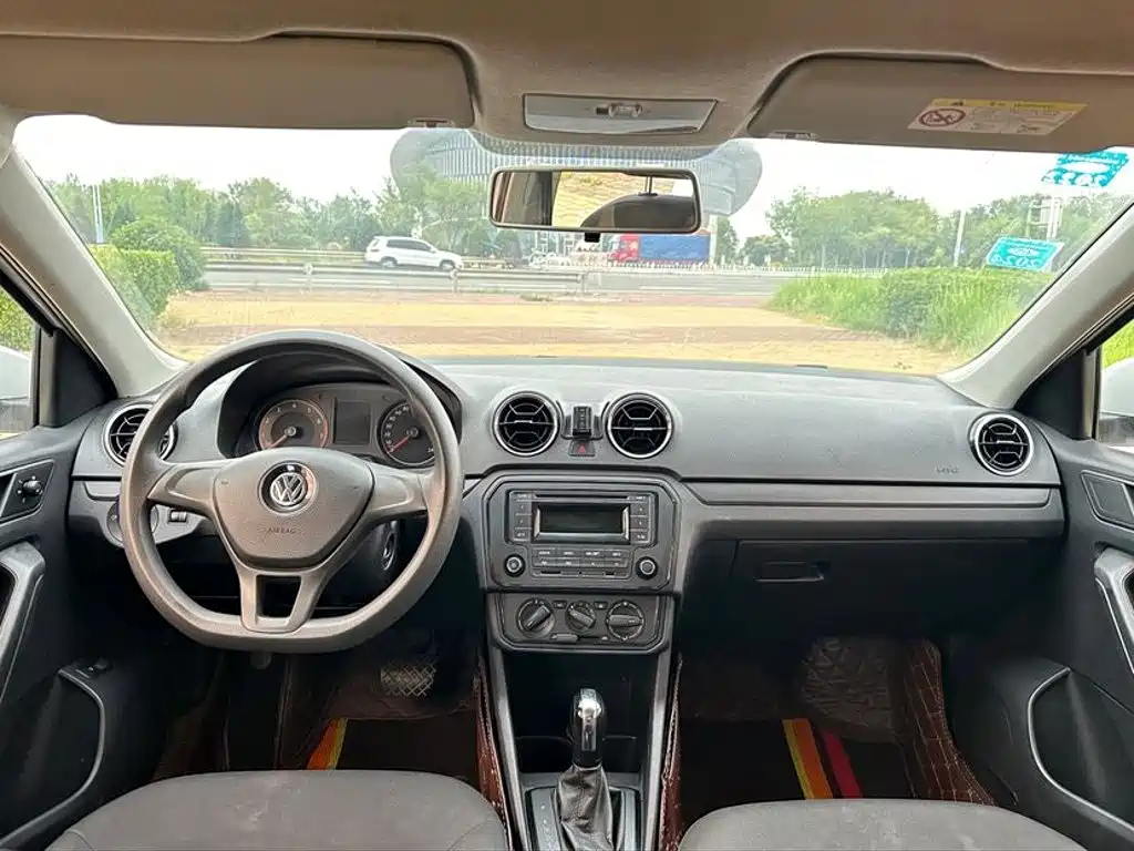 Photo 9 - Volkswagen Jetta