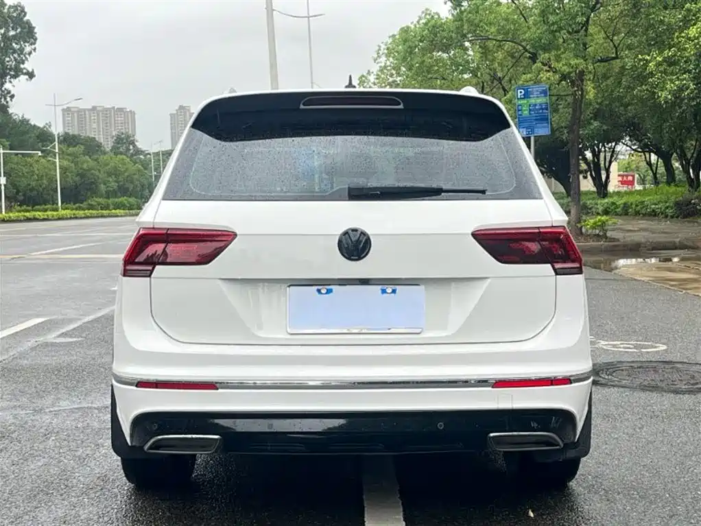 Volkswagen Tiguan L 2020 330TSI Auto 2WD R-Line Flagship China VI фото 5