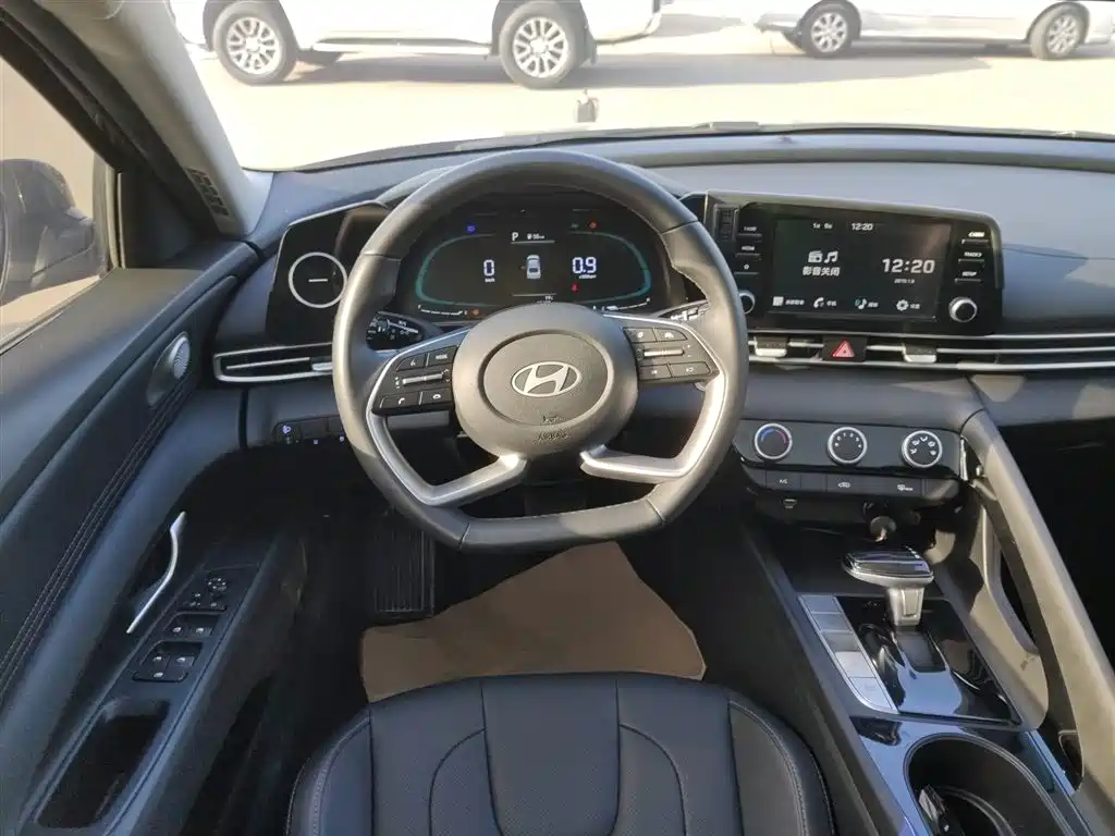 Hyundai Elantra 2023 1.5L CVT GLX Elite Edition фото 7