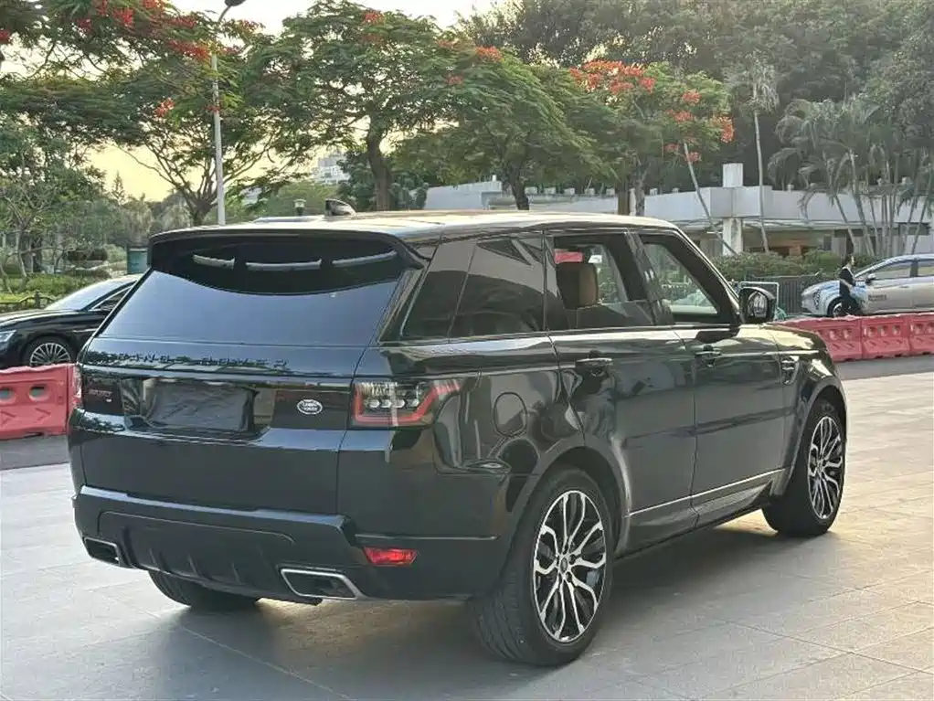 Land Rover Range Rover Sport 2021 3.0 L6 Gloss Black Edition фото 7