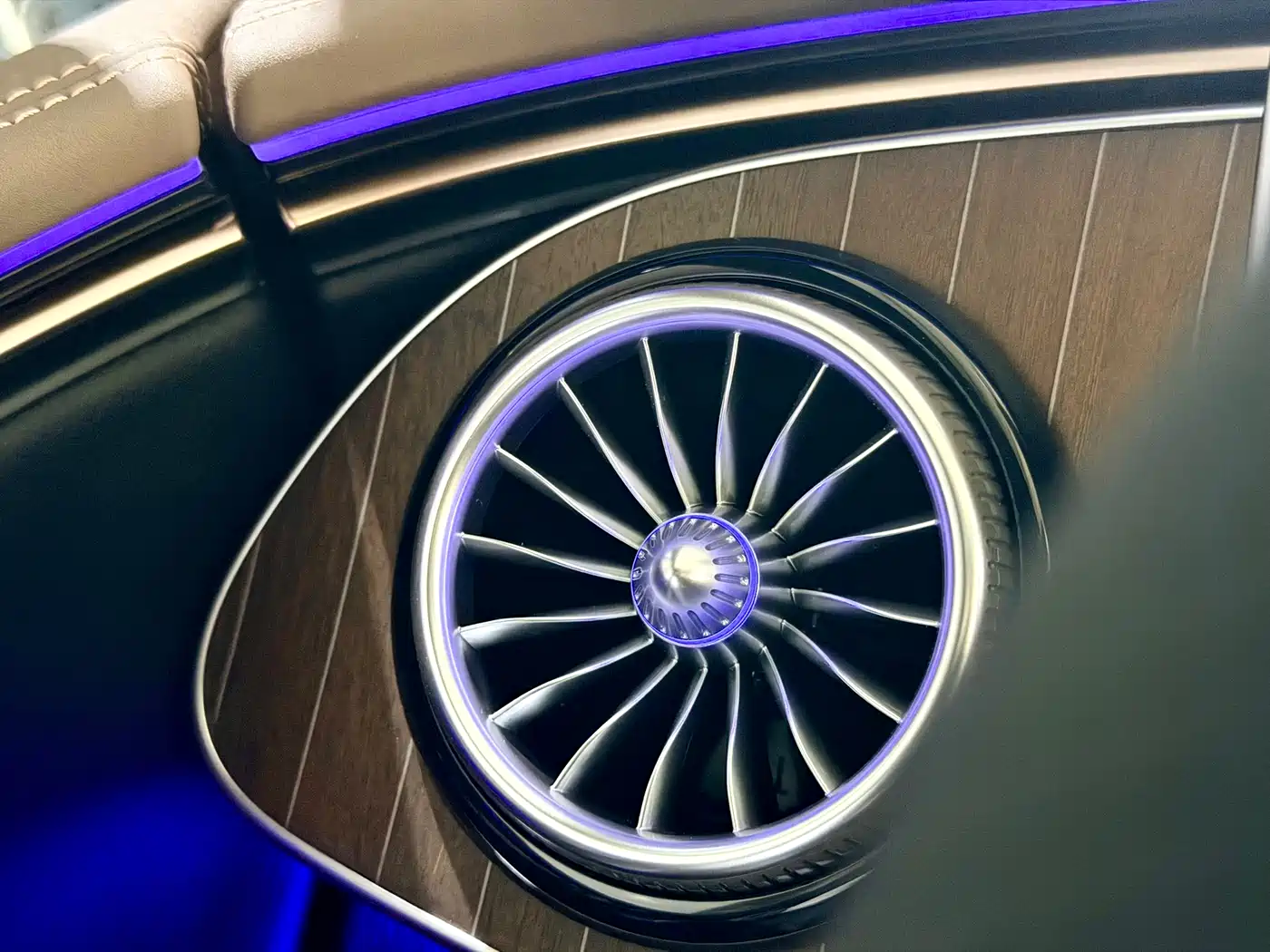 Mercedes-Benz EQE 2025 Model 500 4MATIC Luxury Edition фото 20