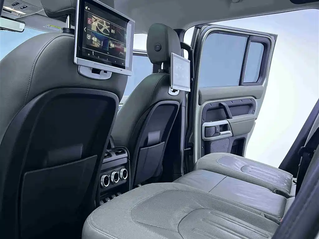 Land Rover Defender 2020 Model 110 P400 HSE фото 17