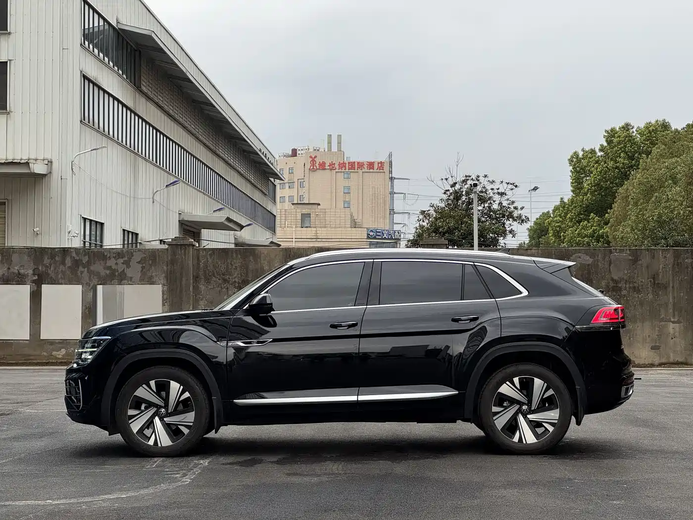 Volkswagen Teramont 2025 Teramont X 380TSI 4WD Outstanding Edition фото 4