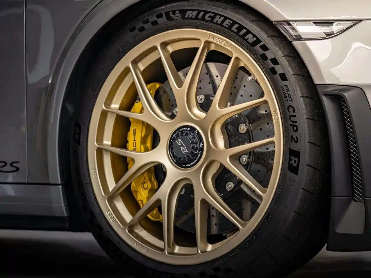 Porsche 911 2018 GT2 RS 3.8T фото 22