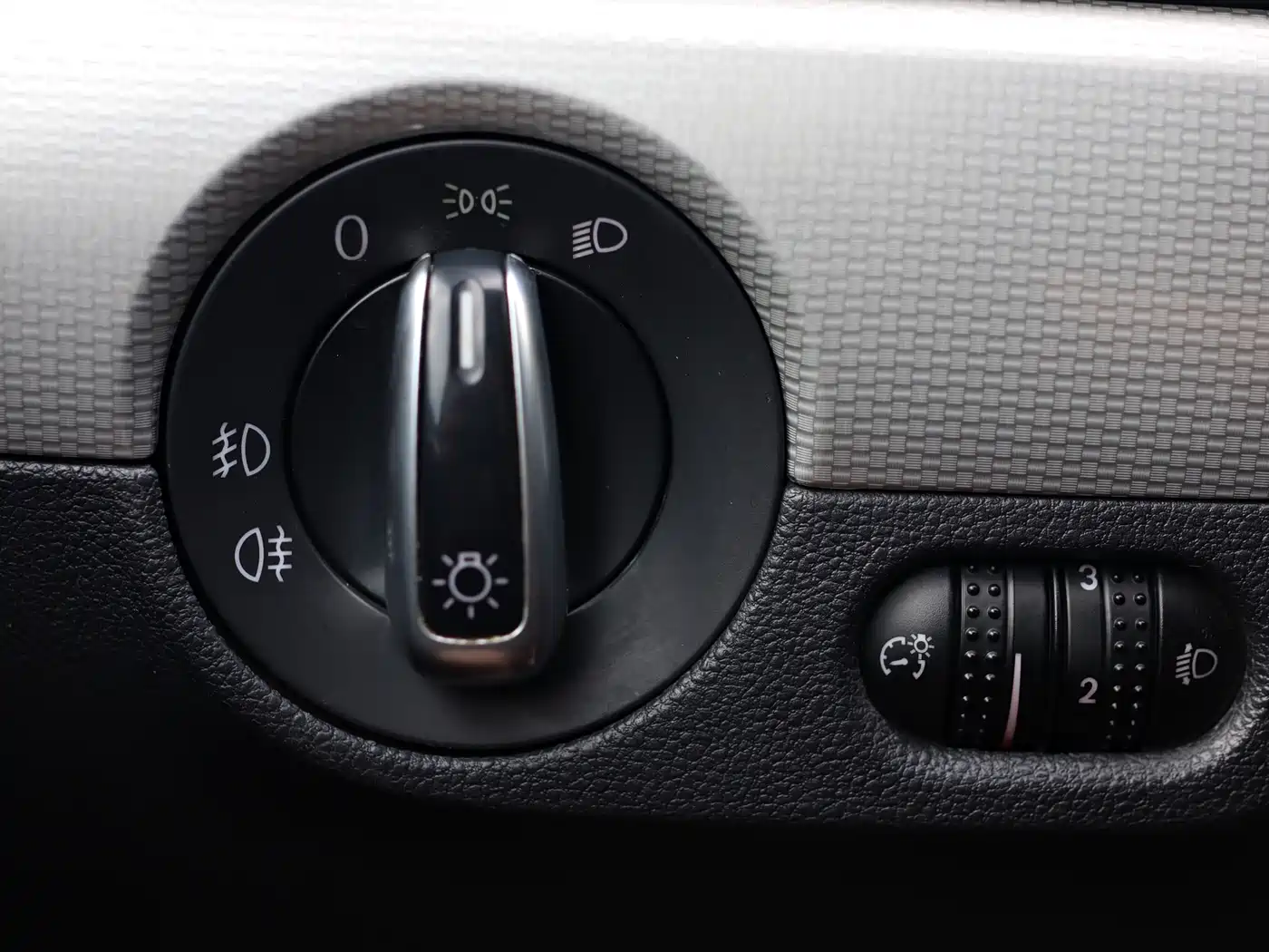 Volkswagen Sagitar 2014 Facelift 1.6L Automatic Comfort фото 13
