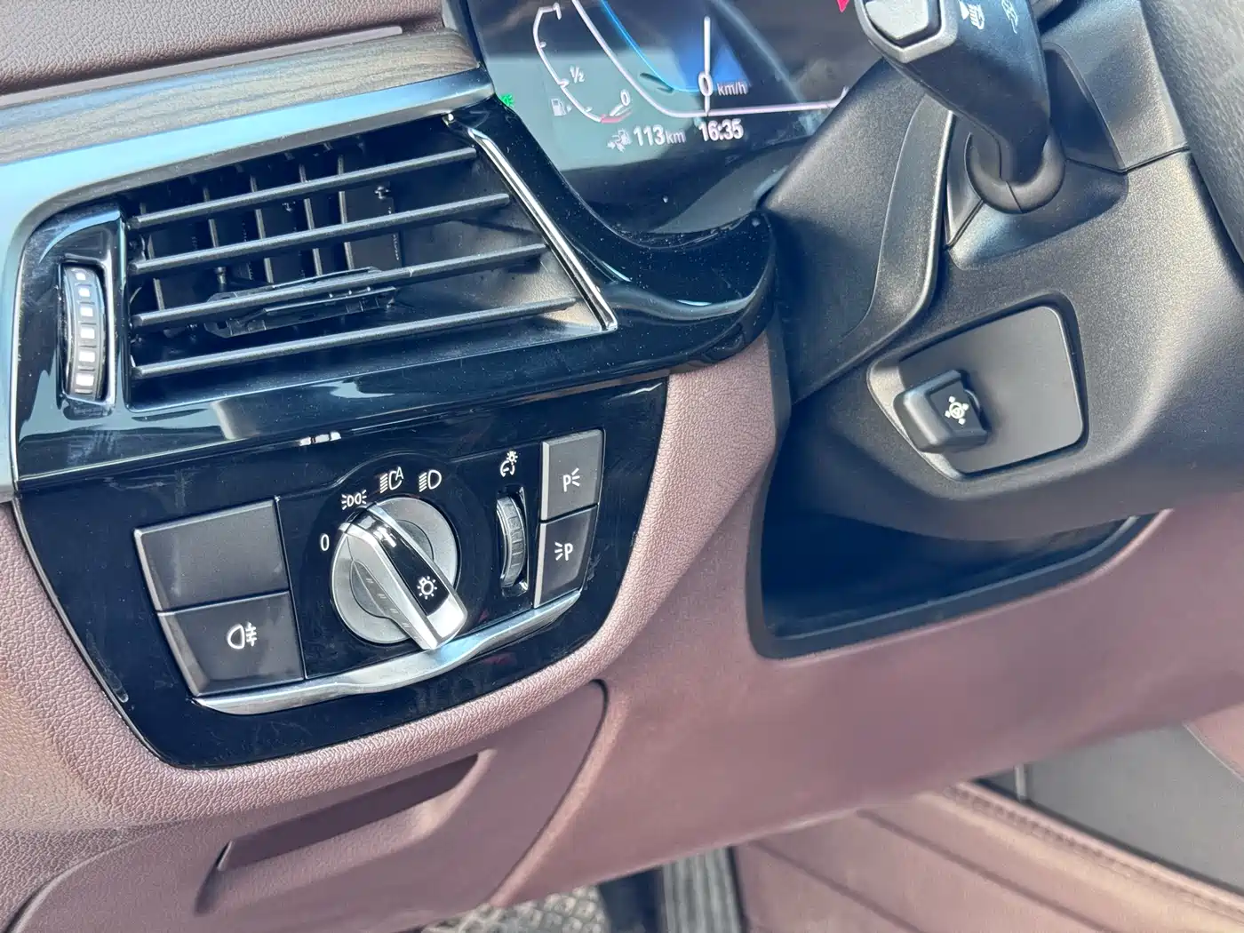 BMW 5 Series New Energy 2020 530Le Range Upgrade Pioneer Edition фото 23